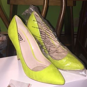 Faux Citron Suede Pumps